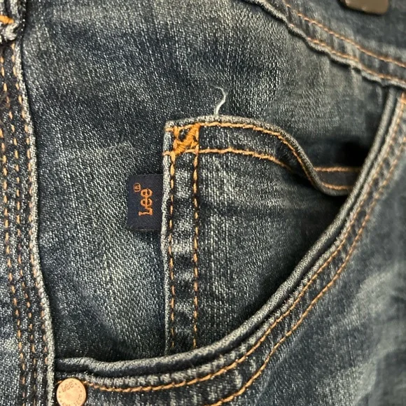 Lee Total Freedom 7” Jean Shorts (22W) - Picture 3 of 6